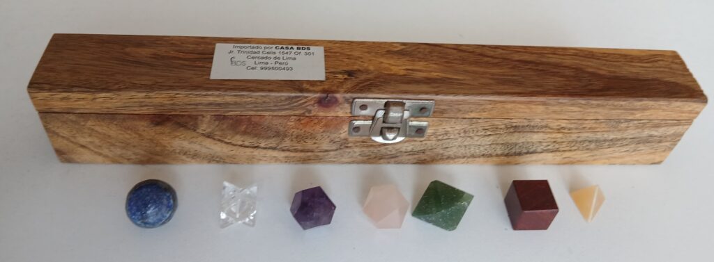 SET DE 7 SOLIDOS PLATONICOS CUARZO DE COLORES PRECIO 139 SOLES
