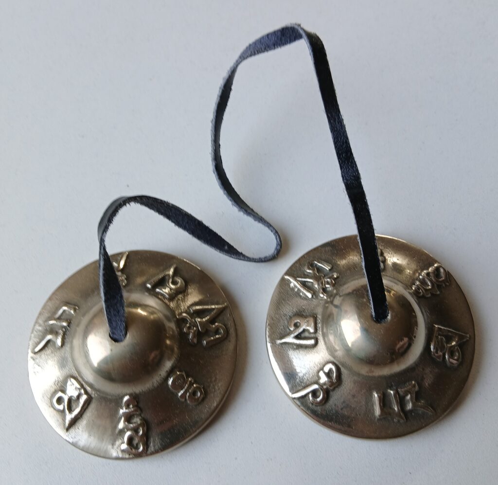 TINGSHAS TIBETANAS GRANDE PRECIO 115 SOLES. MEDIDA 7.5 CM